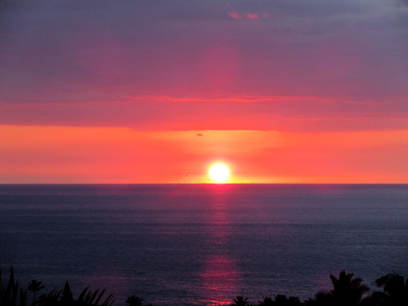 auringonlasku Havaijin saarella Havaijilla